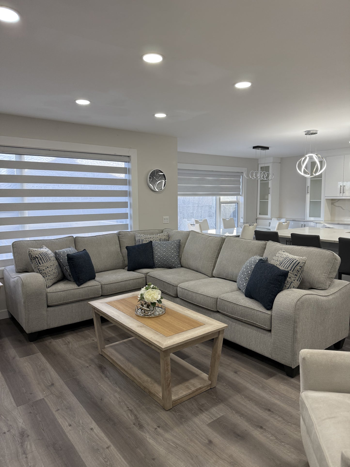 Collection 6090 Modani Linen Sectional