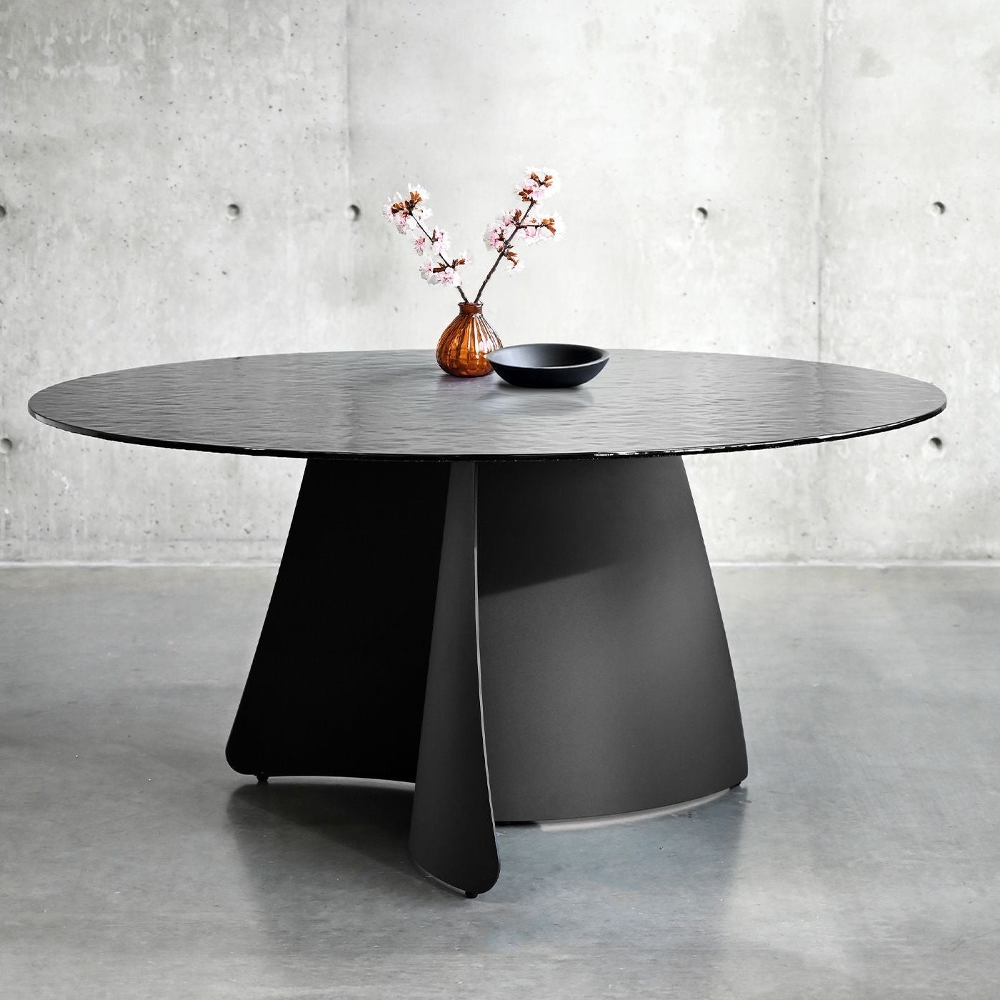 Orca Dining Table Round Black 63”