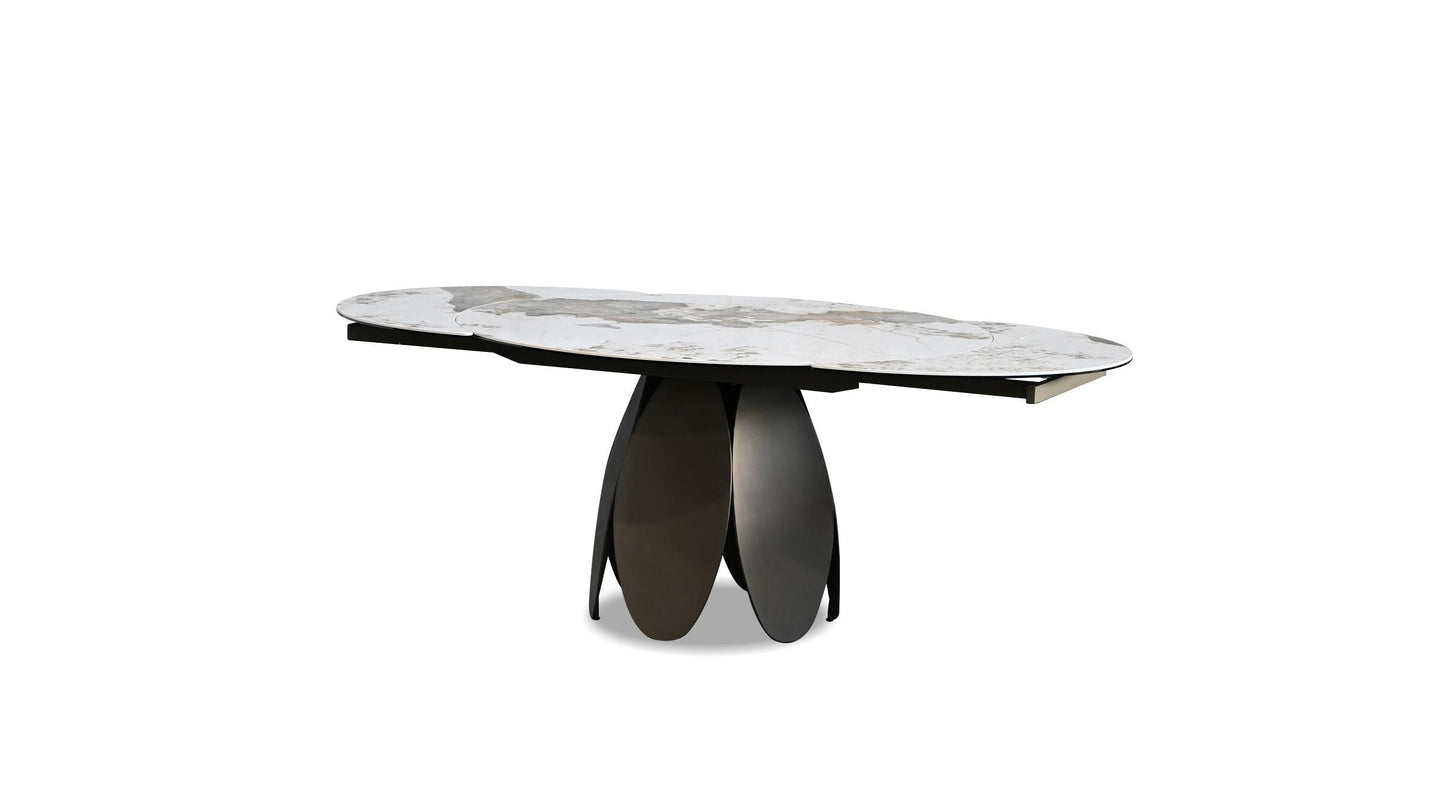Forma dining table in magellano