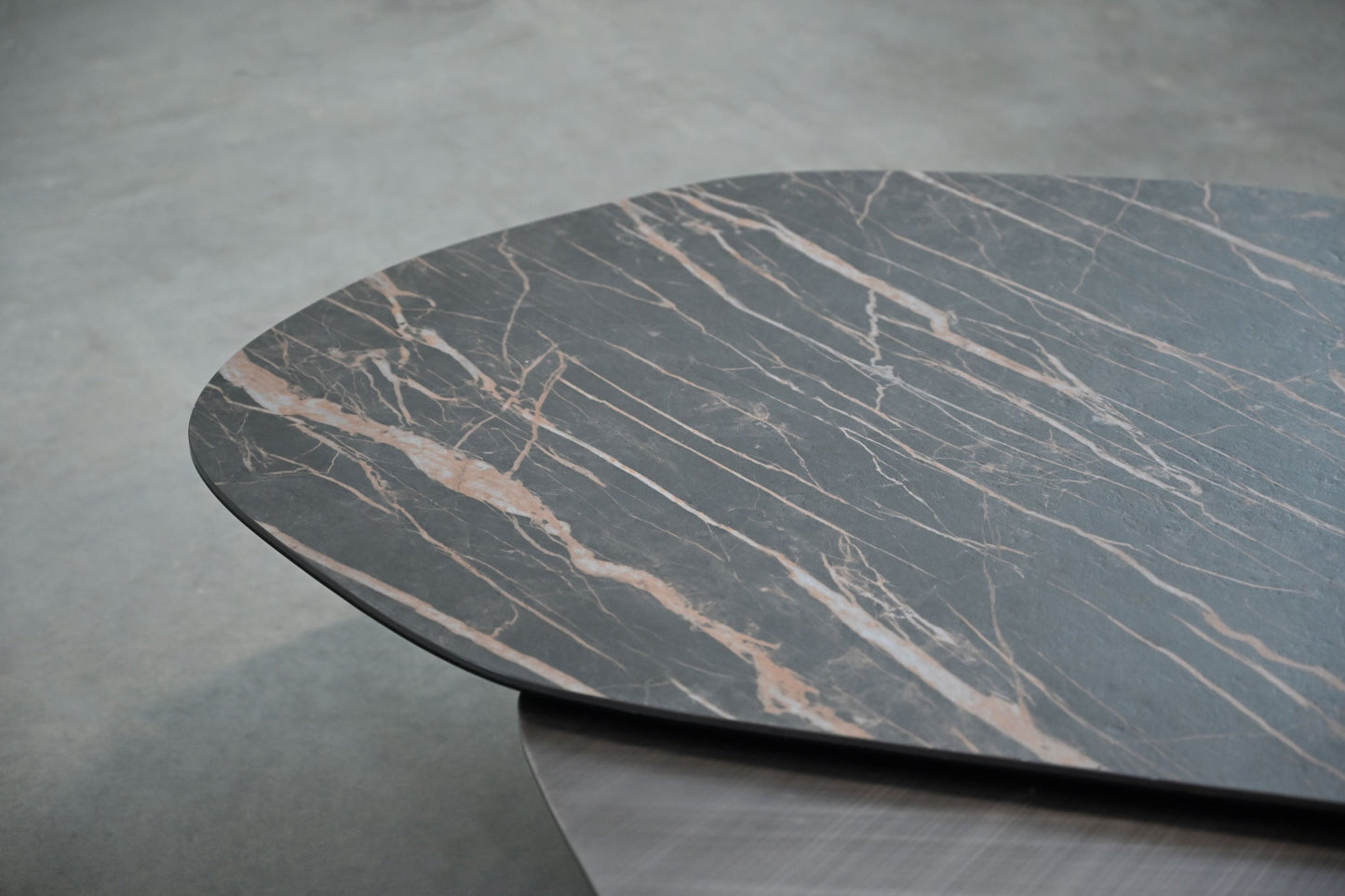 Layer Coffee Table In Noir Desir Bocciadato Ceramic Top