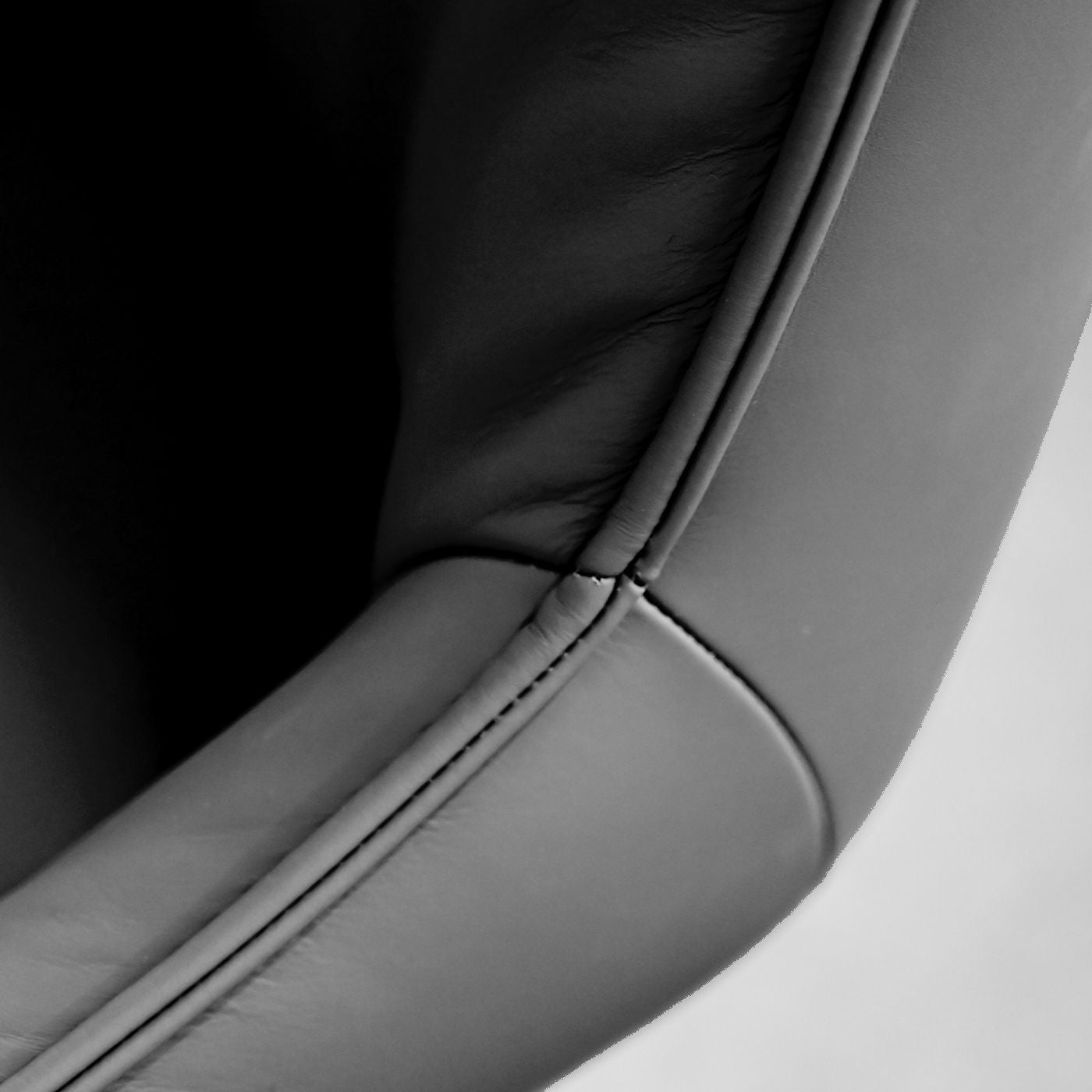 Giulia swivel dining chair in black