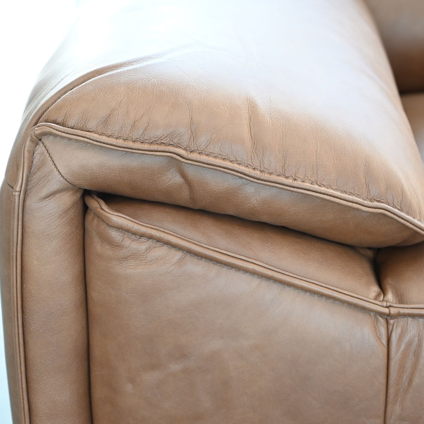Osta Sofa In Cacao Brown