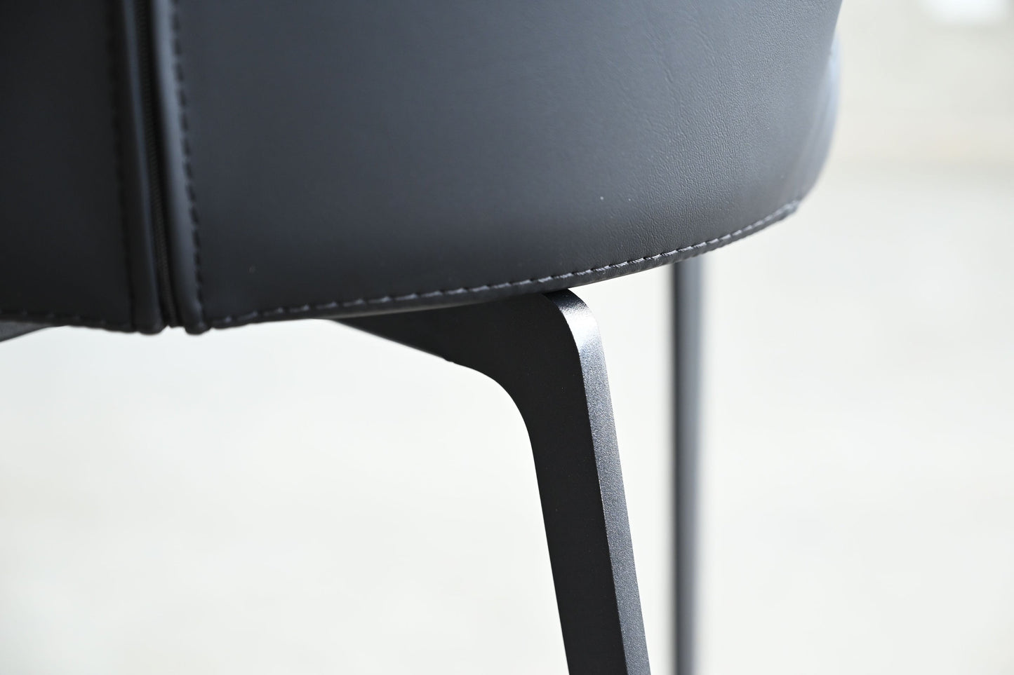 Hug Dining Chair Black