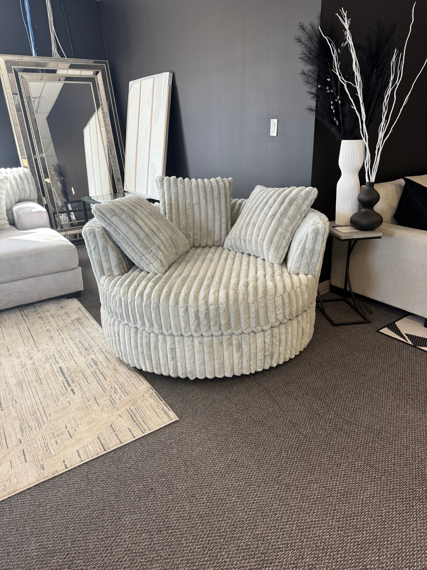 6150 Collection Swivel Armchair