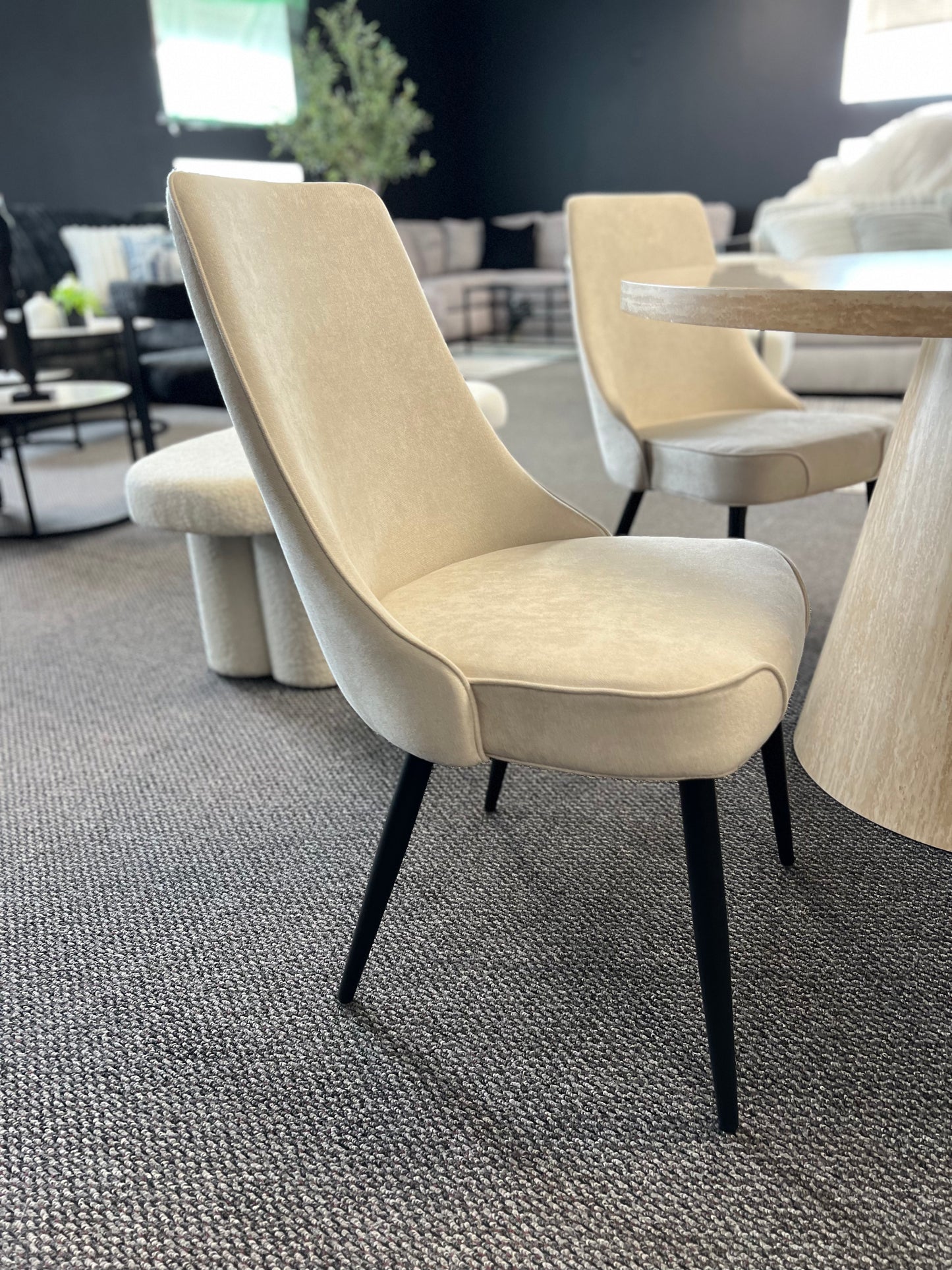 Godiva/Koda 5pc Dining Set in Ivory with Beige Chair