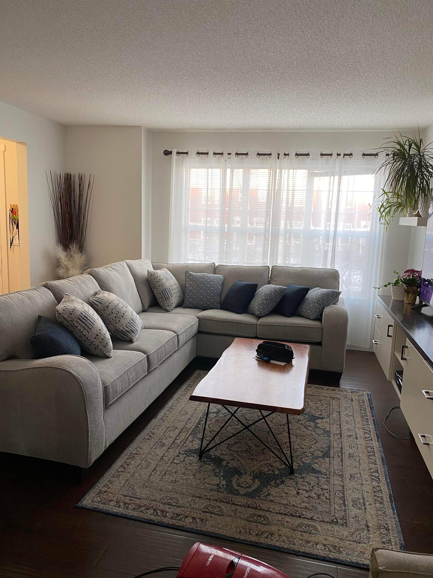 Collection 6090 Modani Linen Sectional