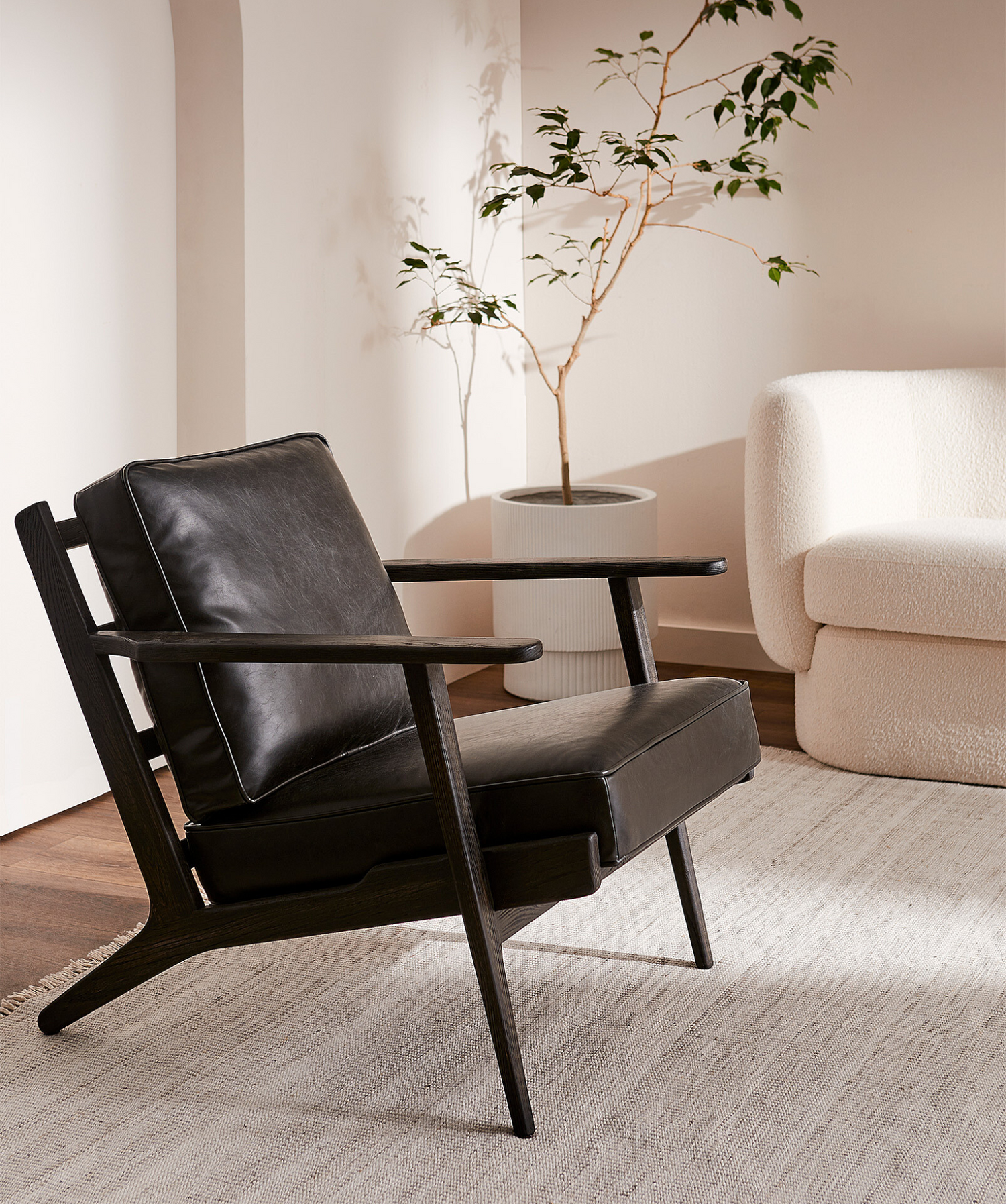 Lounge & Accent Chairs