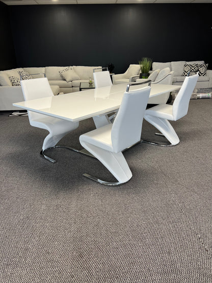 Manhattan Collection 7pc Dining Set with White Chairs