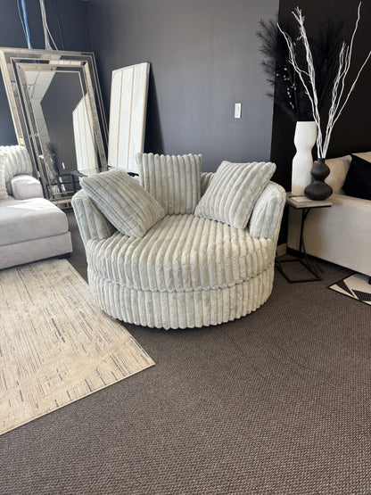 6150 Collection Swivel Armchair