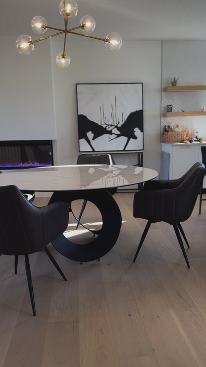 Optic dining table in white