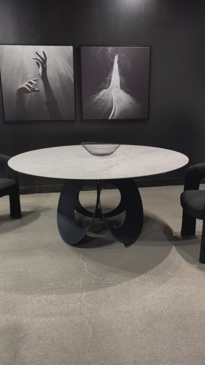 Optic dining table in white